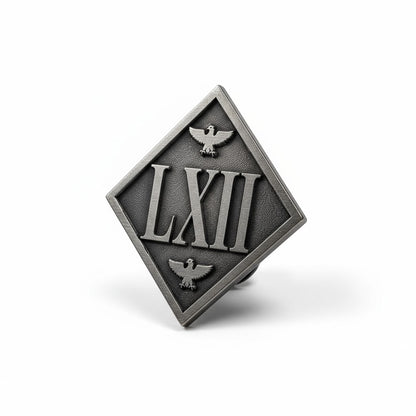 Metall Ansteck Pin römisch "62"