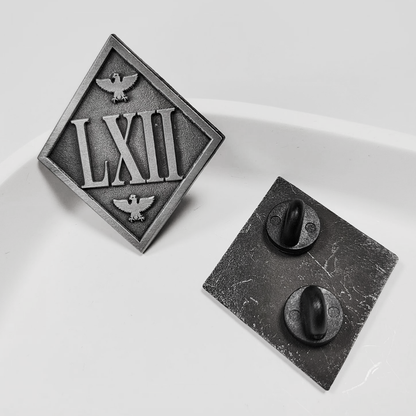 Metall Ansteck Pin römisch "62"